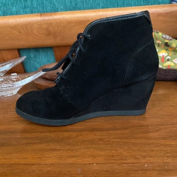 Madden Girl Black Suede Heels - Picture 2 of 2